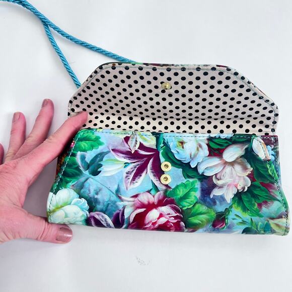 MADDEN GIRL FLORAL PATTEN LEATHER DOUBLE ENVELOPE CROSSBODY CLUTCH WALLET PURSE - Picture 5 of 12